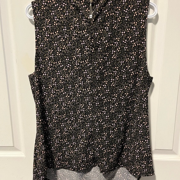 Black flower pattern blouse - Picture 3 of 3